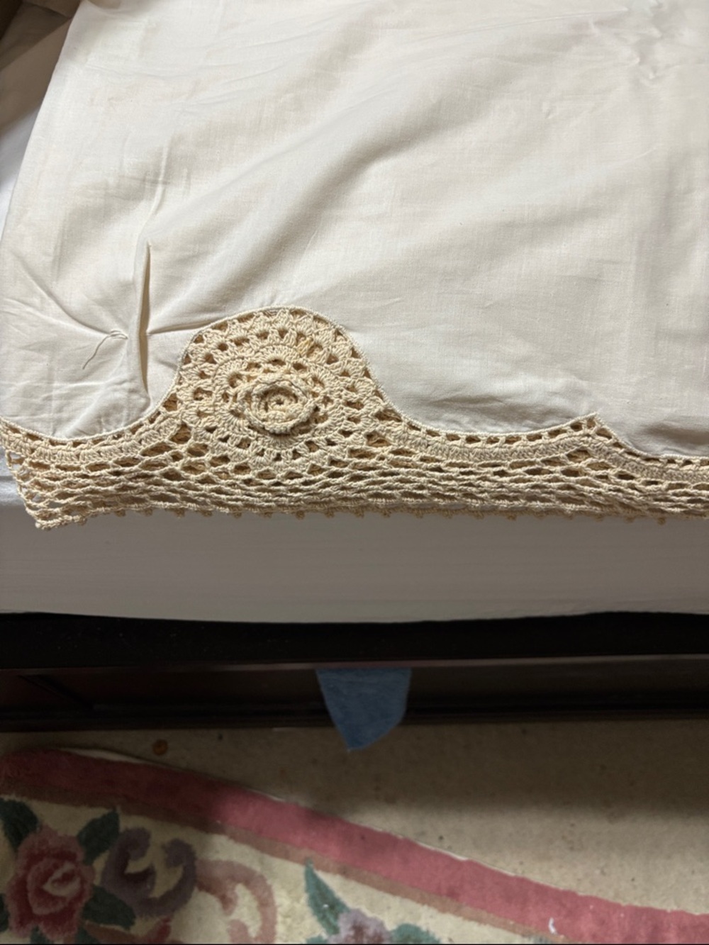 Queen bed skirt, 100% cotton . Vtg crochet lace trim. NWOT - Picture 3 of 3